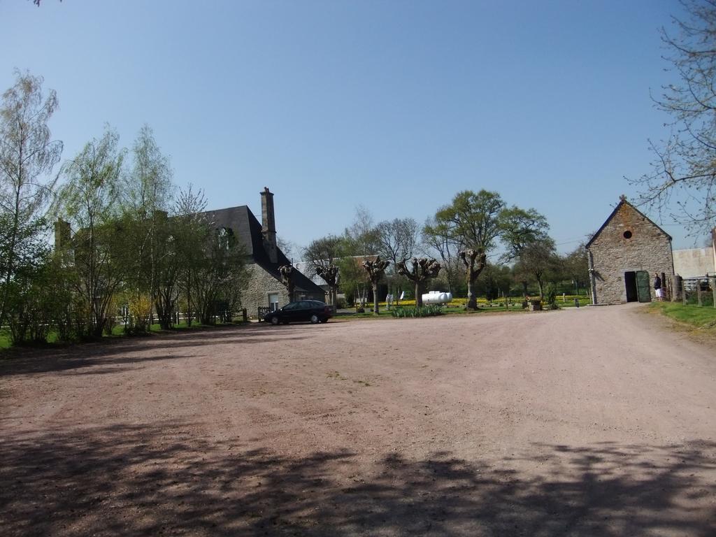 Gites De L'Aumondiere Conde-sur-Noireau Luaran gambar